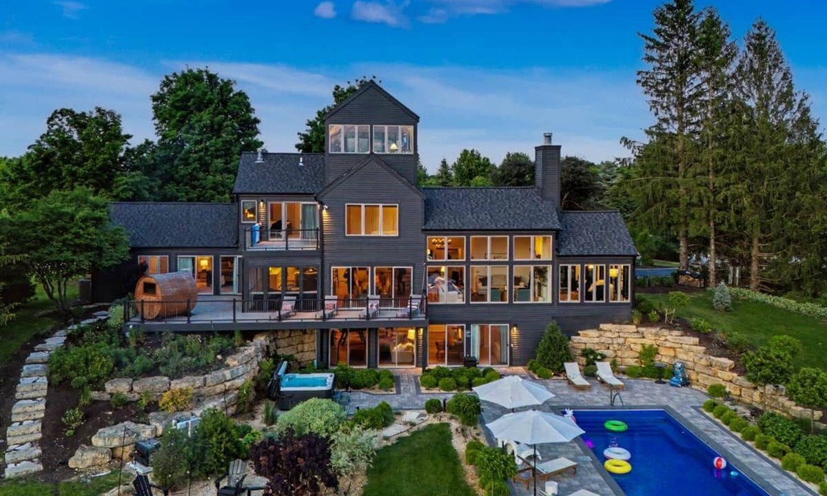 The Galena Territory House | Tower House- Heated Pool + Cedar Sauna + Hot Tub