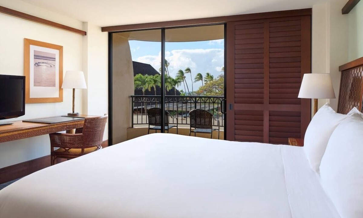 Kaanapali Hotel | Tower Standard King at Royal Lahaina Resort