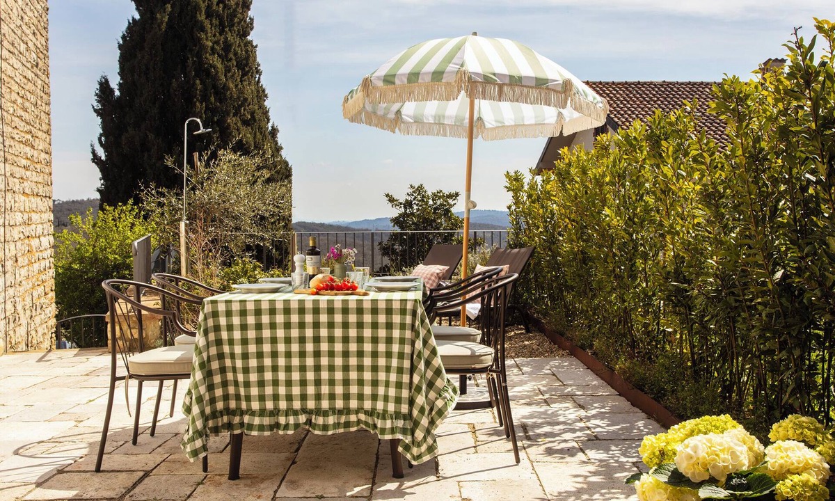 Bucine House | Town house with garden in charming Tuscan hilltop village