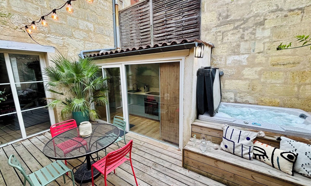 Nansouty-Saint-Genes House | Town house with jacuzzi and parking