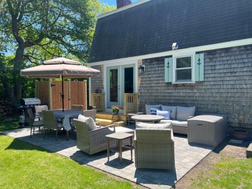 Sandwich House | Town Neck Hideaway: Walk to Beach Village