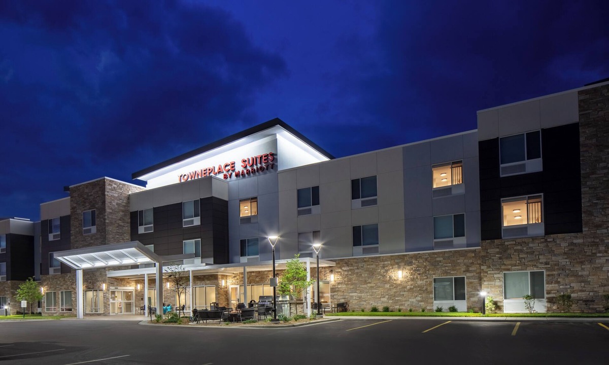 West Bend Hotel | TownePlace Suites by Marriott Milwaukee West Bend