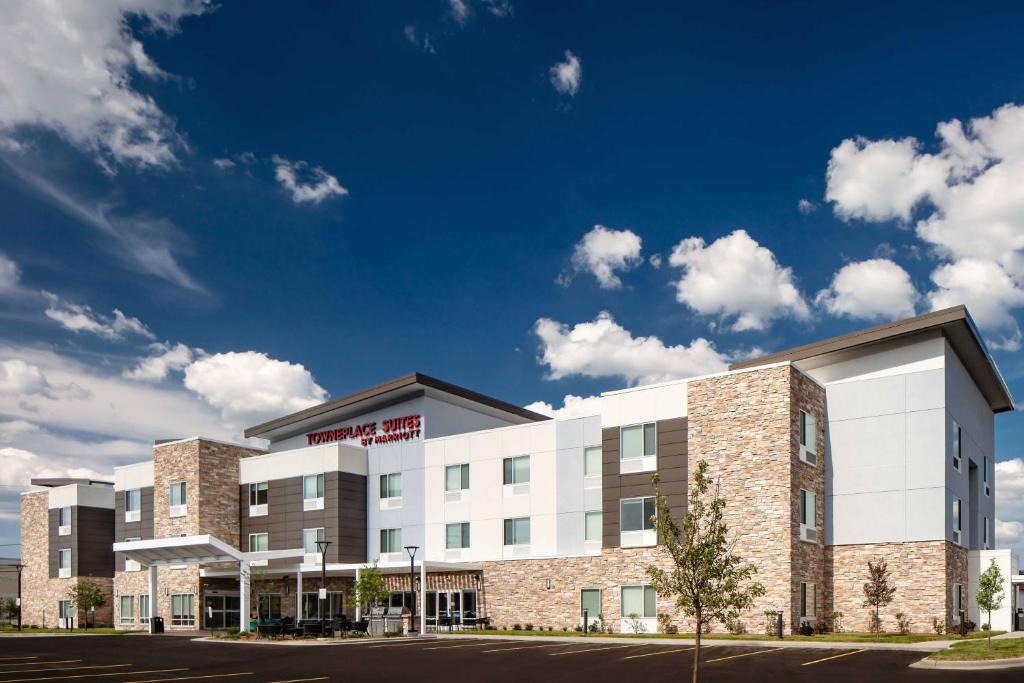West Bend Hotel | TownePlace Suites By Marriott Milwaukee West Bend