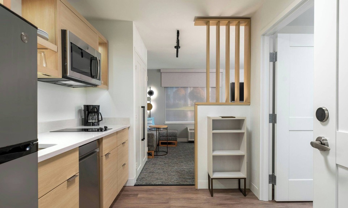 Sidney Hotel | Towneplace Suites By Marriott Victoria Airport Sidney