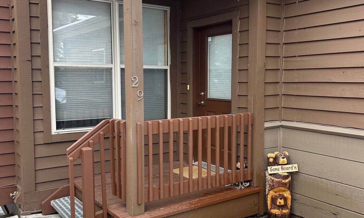Wildernest House | Townhome - 2 living areas - private hot tub - Dog friendly - Great Hiking