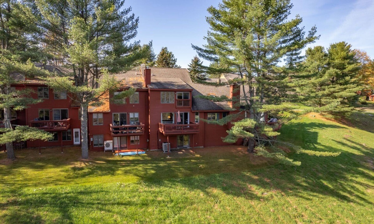 Quechee Condo | Townhome with Game Room & Hill Views, Saltbox