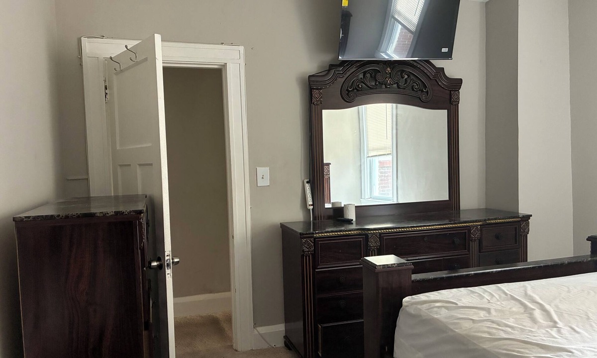 Downtown Baltimore House | Townhouse Room B