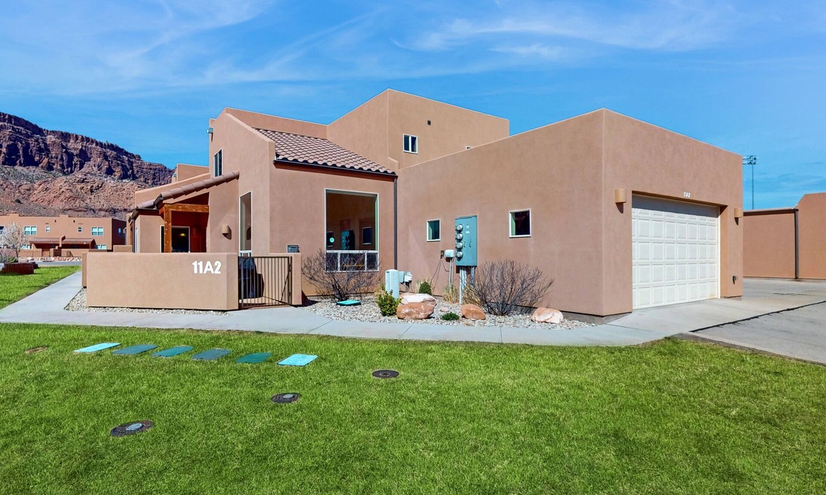 Moab South Valley House | Townhouse w/shared pool, hot tub, free WiFi and cable, and theater room