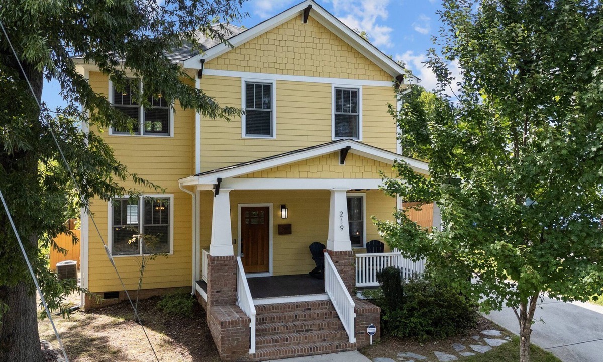 Albright House | Traditional 4BR Craftsman, In DT Durham, Near Duke