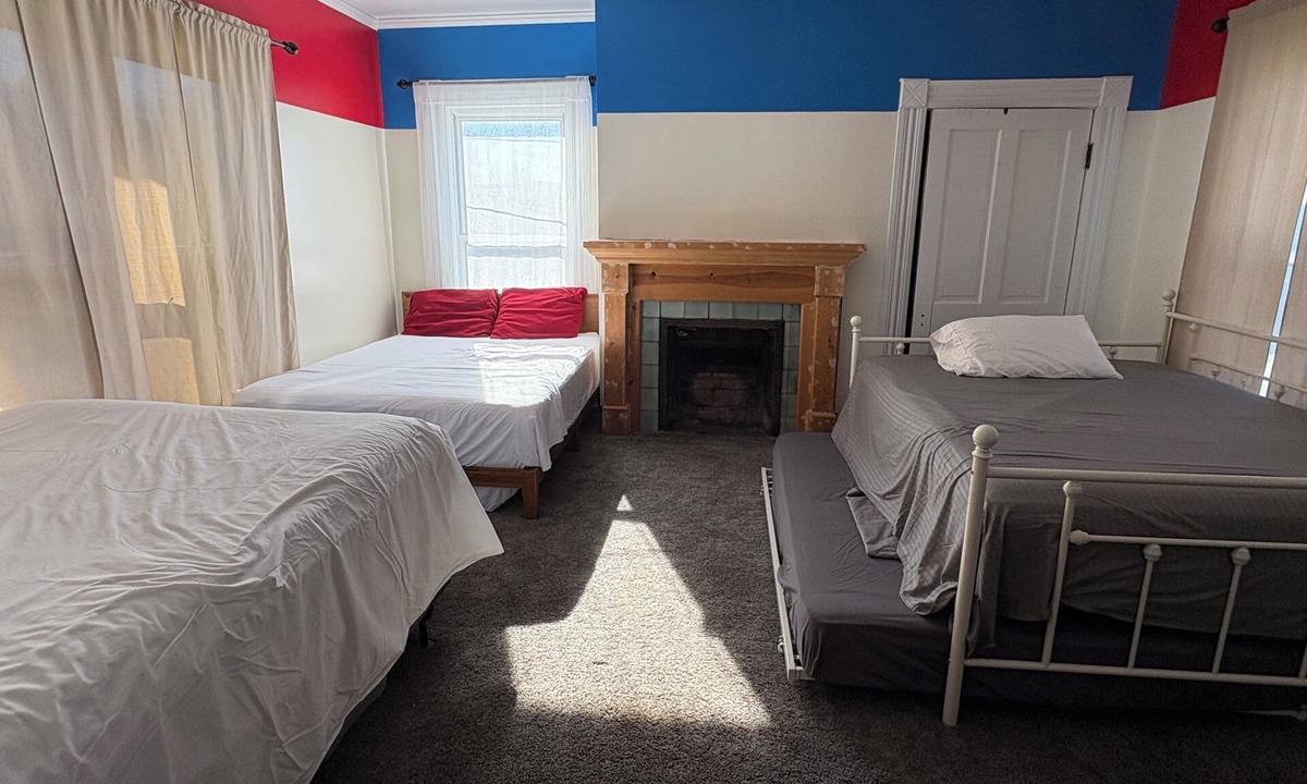 Irvine Bed & Breakfast | Traditional Bed & Breakfast in Irvine KY with Swimming pool, Wi-Fi Room 3