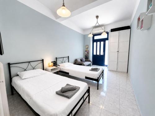 Kiparissia Apartment | Traditional Ground-Floor Apartment with Courtyard in Kyparissia