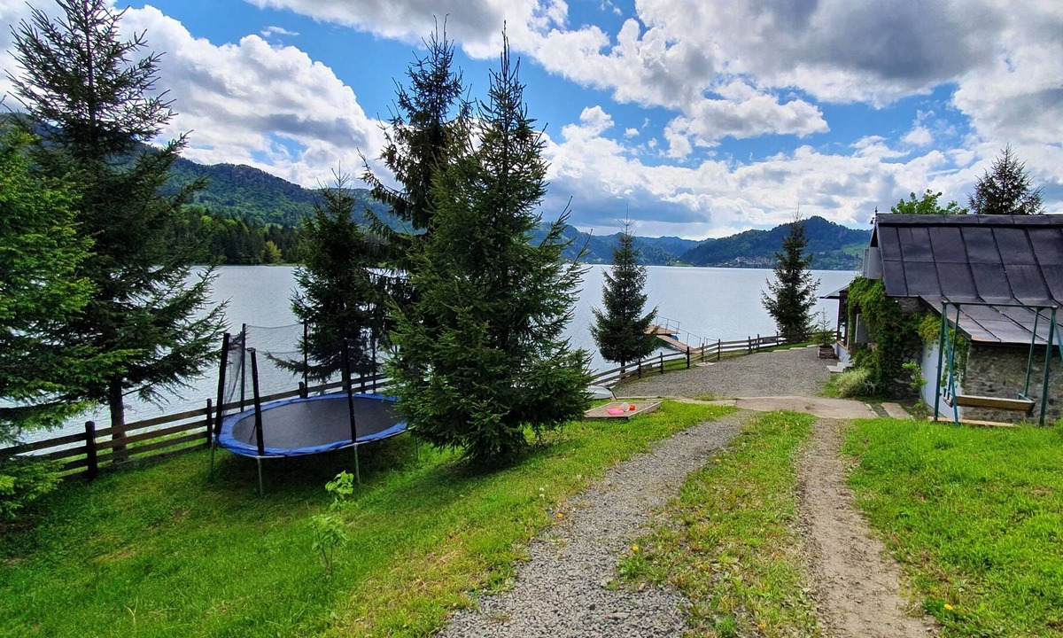 Colibita House | Traditional Fisherman's house Colibita, lakefront with view and pontoon