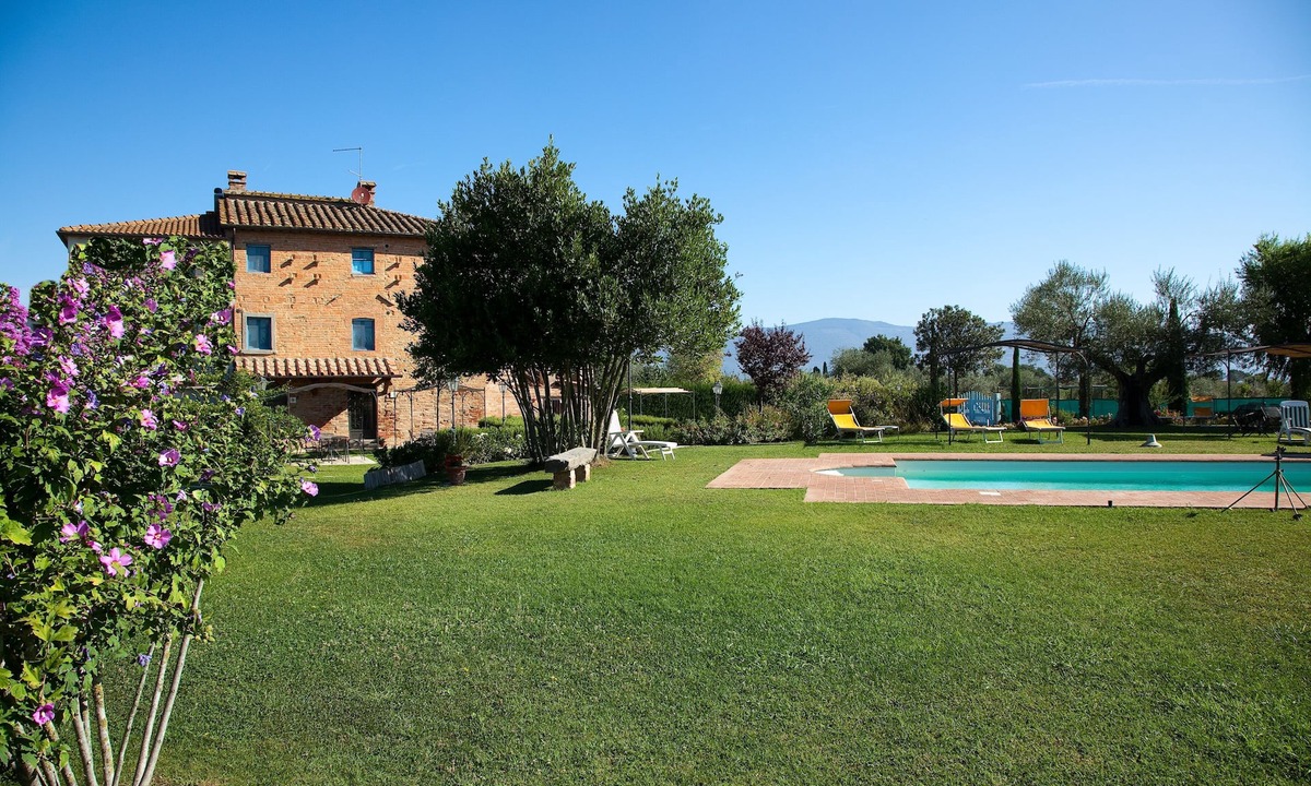 Cortona House | Traditional Tuscan manor in the countryside with private pool, BBQ, pizza oven