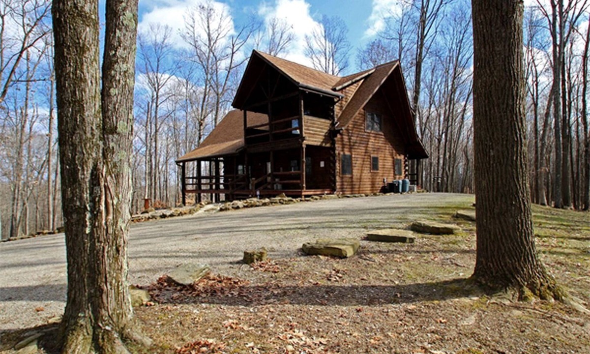 Logan House | Traditional Vacation Cabin with a Private Hot Tub in Hocking County, Ohio