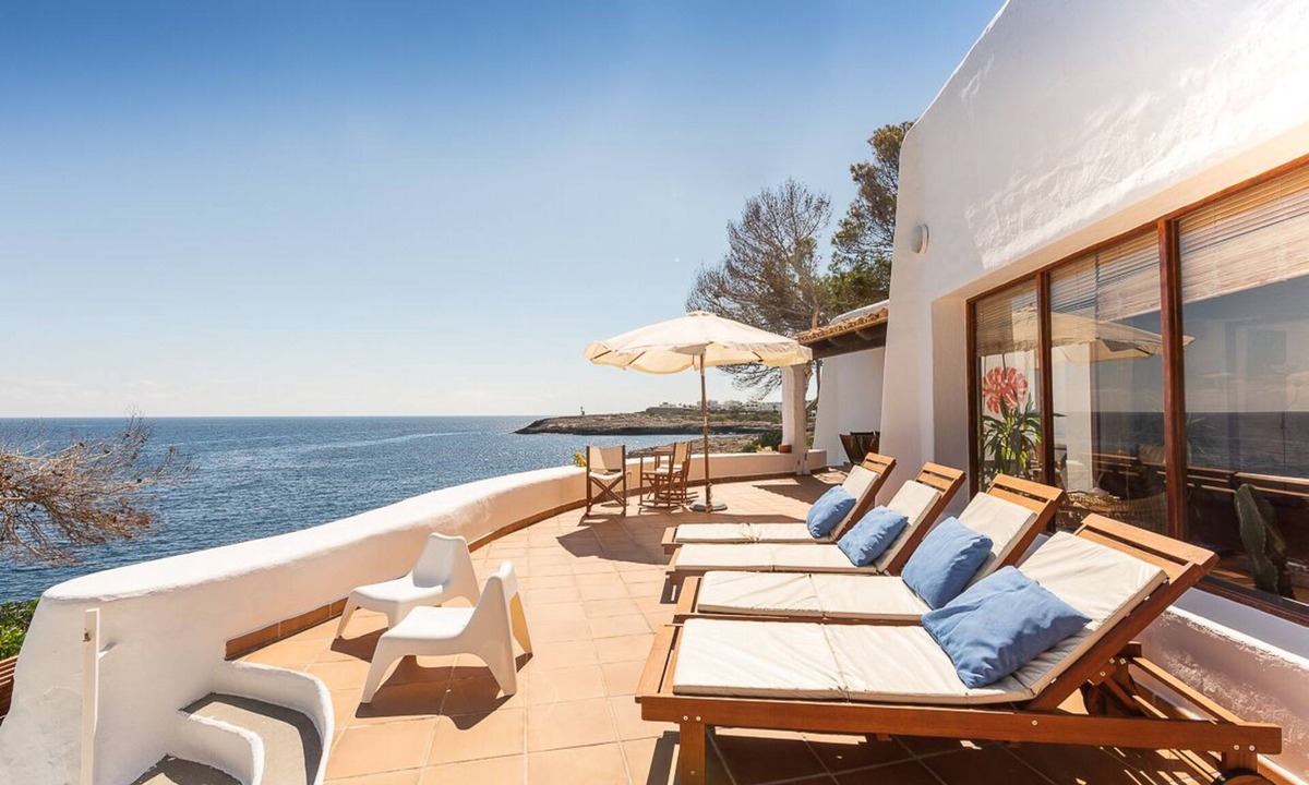 Cala d'Or Villa | traditionell villa with pool, garden, at the sea