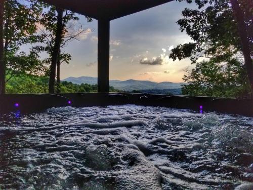 Morganton House | Trail`s End-Hot tub-wifi,-pets ok-Pool Table-Fireplace-Screened Porch-Activities