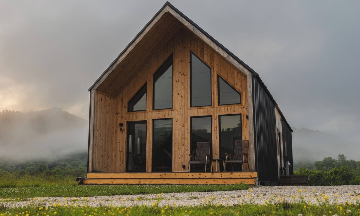 Stanton Cabin | Trail Tamer at Three Suns Cabins/Gorgeous Views/River/Beach