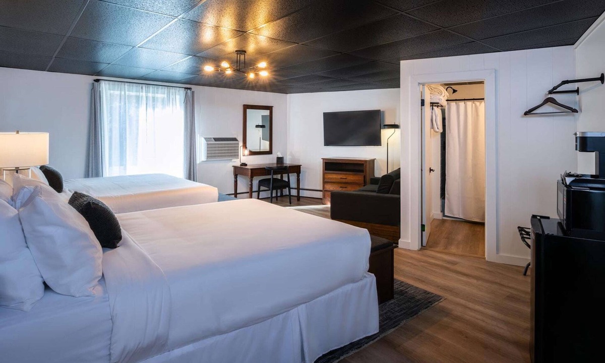 Tupper Lake Hotel | Trailhead by Weekender