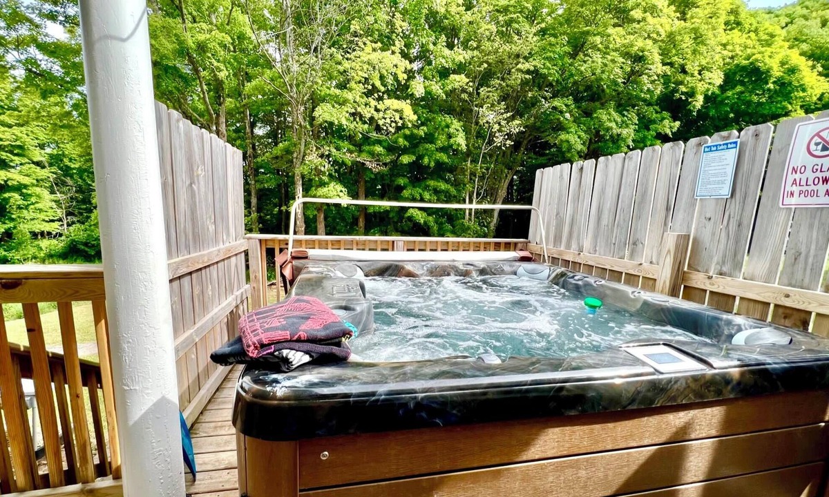 Wakefield House | Trailside #1 Summer unwind~ Hot tub, ATV, Hike, Travel