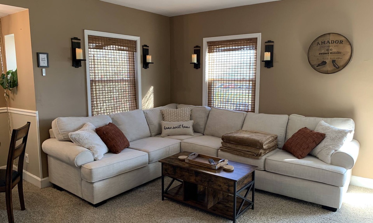 Roselawn Finance House | Trailside 4BR 2BA Cottage Fenced Yard Near Hyde Park