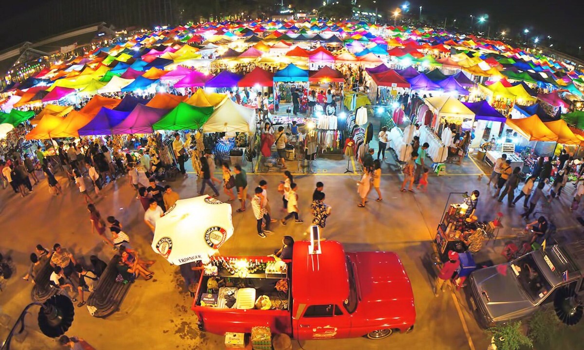 Rama 9 House | Train Night Market to 2min & MRT to 3min, big House, popular restaurants & cafes