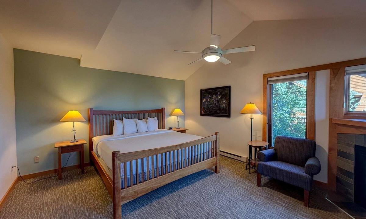 Lutsen Township Condo | Tranquil 1 bedroom North Shore retreat with views of Lake Superior or Poplar River