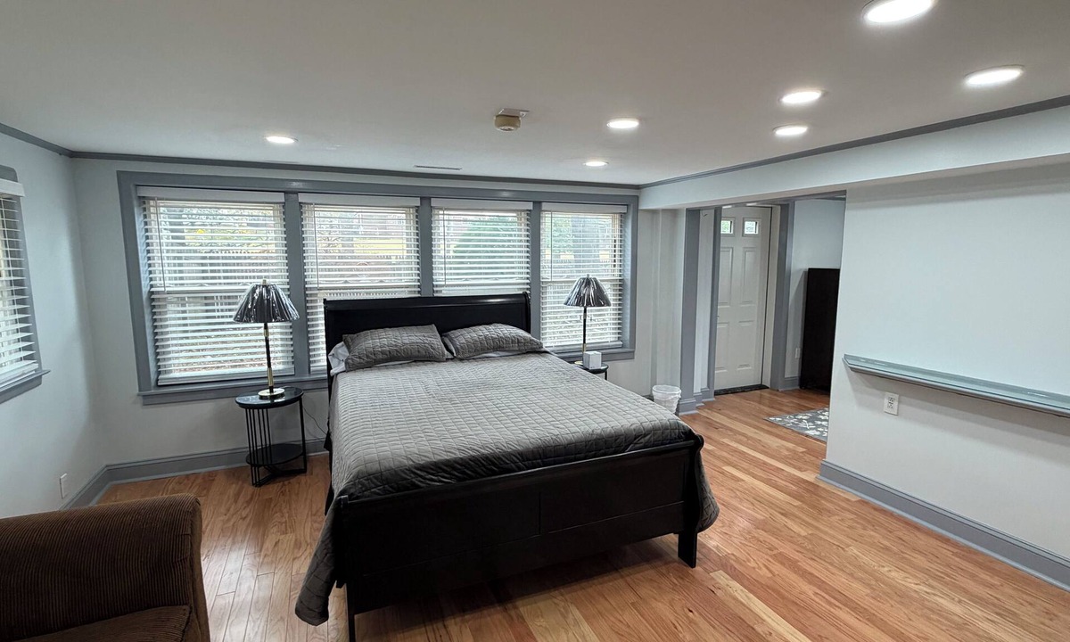 West Orange Apartment | Tranquil 1-bedroom apartment nestled in the cozy corner of West Orange