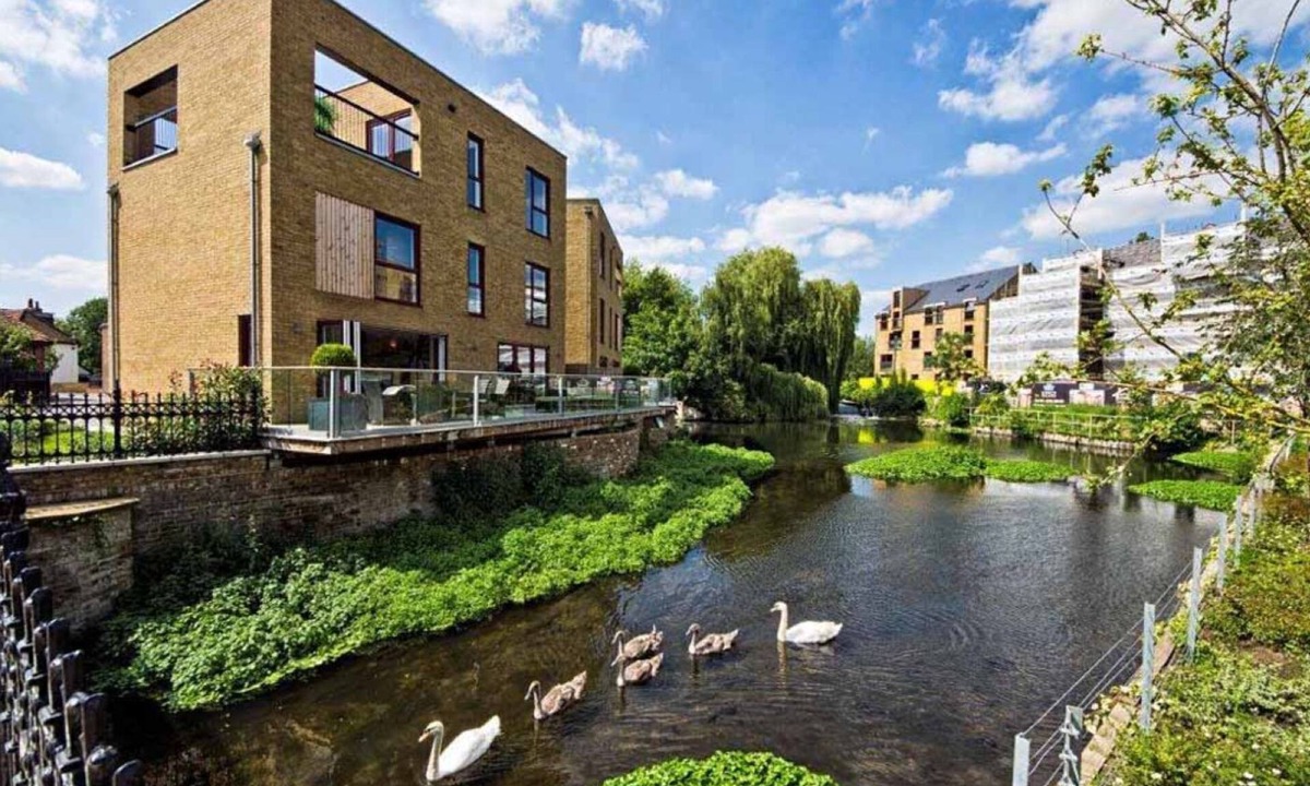 Drayton Apartment | Tranquil 2 Bed, 2 Bath Apartments walking distance from the Uxbridge town centre
