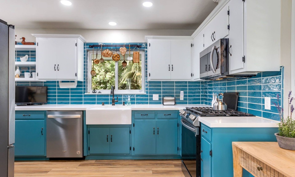 Riviera - Westchester House | Tranquil 2-bedroom Downtown Westchester House with AC in Bakersfield