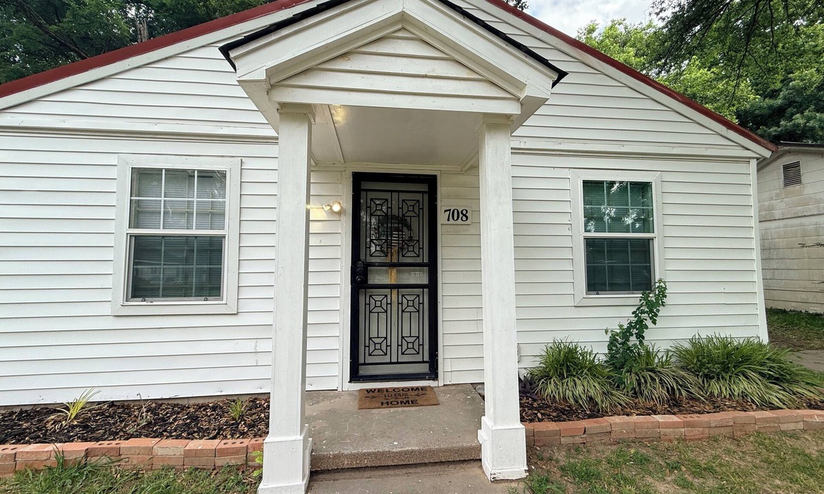 Blytheville House | Tranquil 2-bedroom house with AC in charming Blytheville