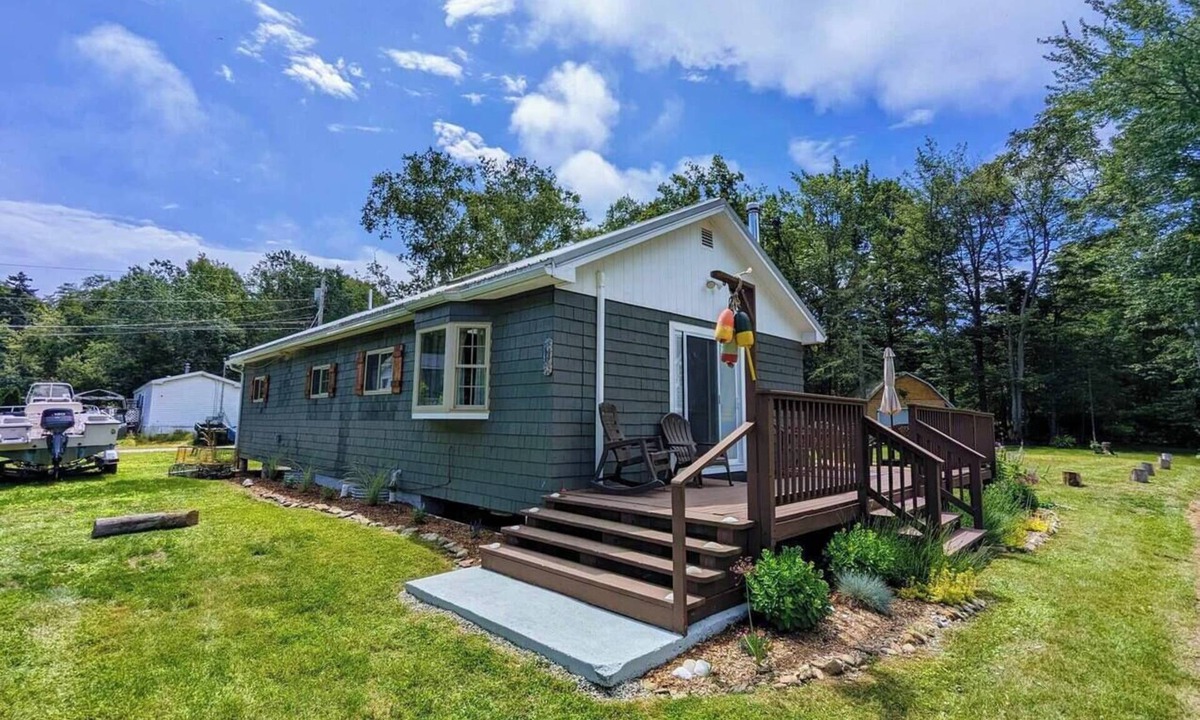 Mid-Coast and Islands Cottage | Tranquil 2BR Summer Home Steps to Private Beach