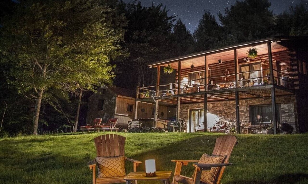 Hunter Cabin | Tranquil 3 Bdrm Log Cabin on Lake 10 min from Windham & Hunter Mts- dog friendly