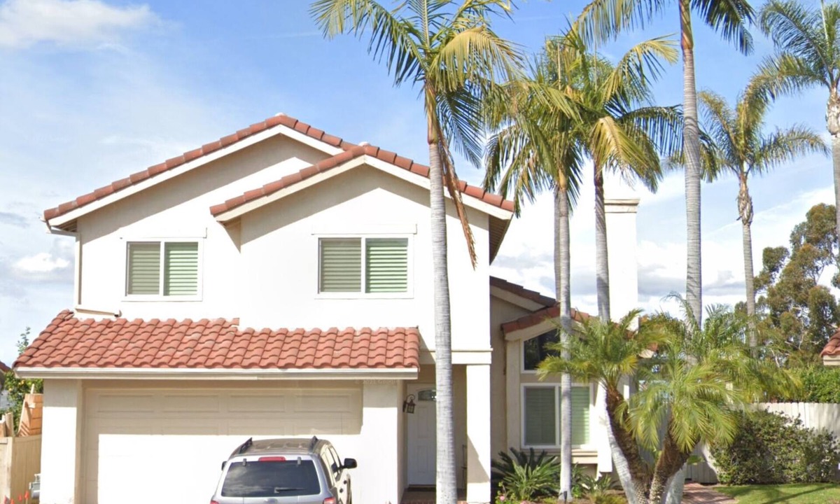 Lake Forest House | Tranquil 3 bed 2.5 bath Home with panoramic views and private backyard