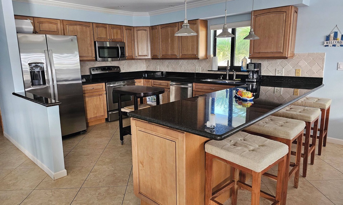 Layton House | Tranquil 3-bedroom 2 bathroom house bay and ocean access with dock and boat lift