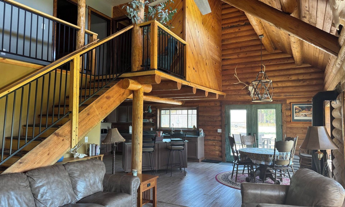 Florence Cabin | Tranquil 4-bedroom cabin in enjoyable western Montana getaway on 11 acres