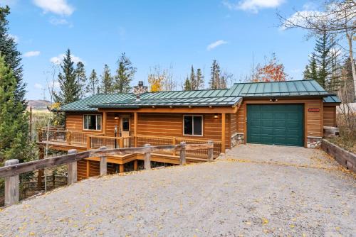 Breckenridge House | Tranquil 4BR on Peak 7 with Hot Tub Dog Friendly