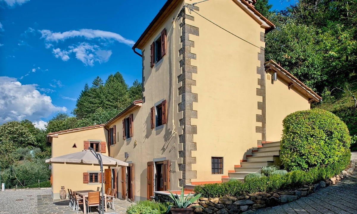 Pescia Villa | Tranquil architect-restored Tuscan villa with infinity pool and panoramic views