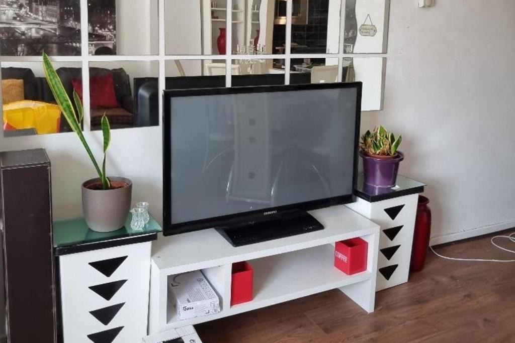 Edgware Apartment | Tranquil City Escape in Edgware - 1 Bed Apartment