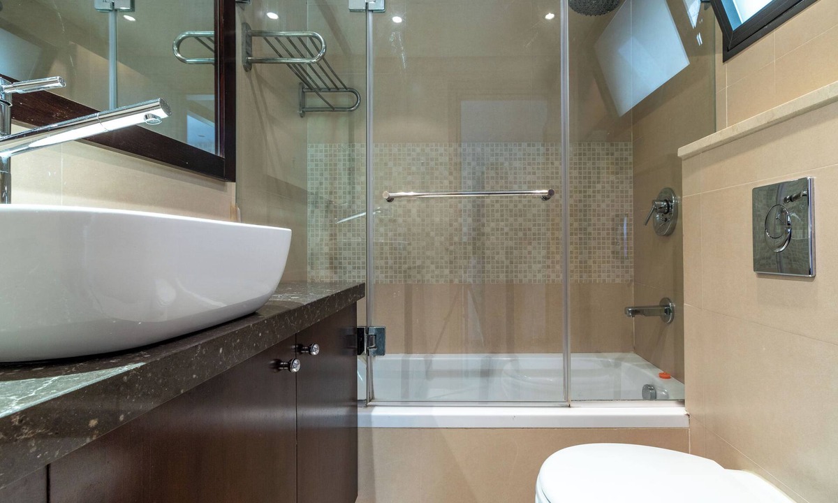 Katamon Apartment | Tranquil, comforatable, sleeps 6. Best Location