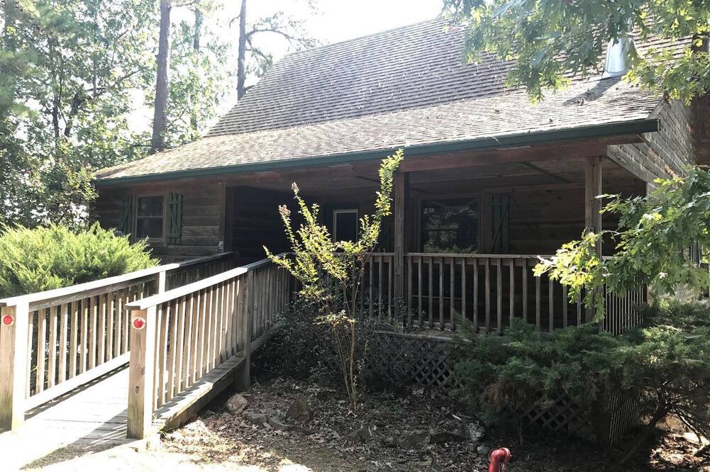 Mount Ida Cottage | Tranquil Cottage with Pool and Spa Perfect for Lake Activities in Mount Ida, Arkansas