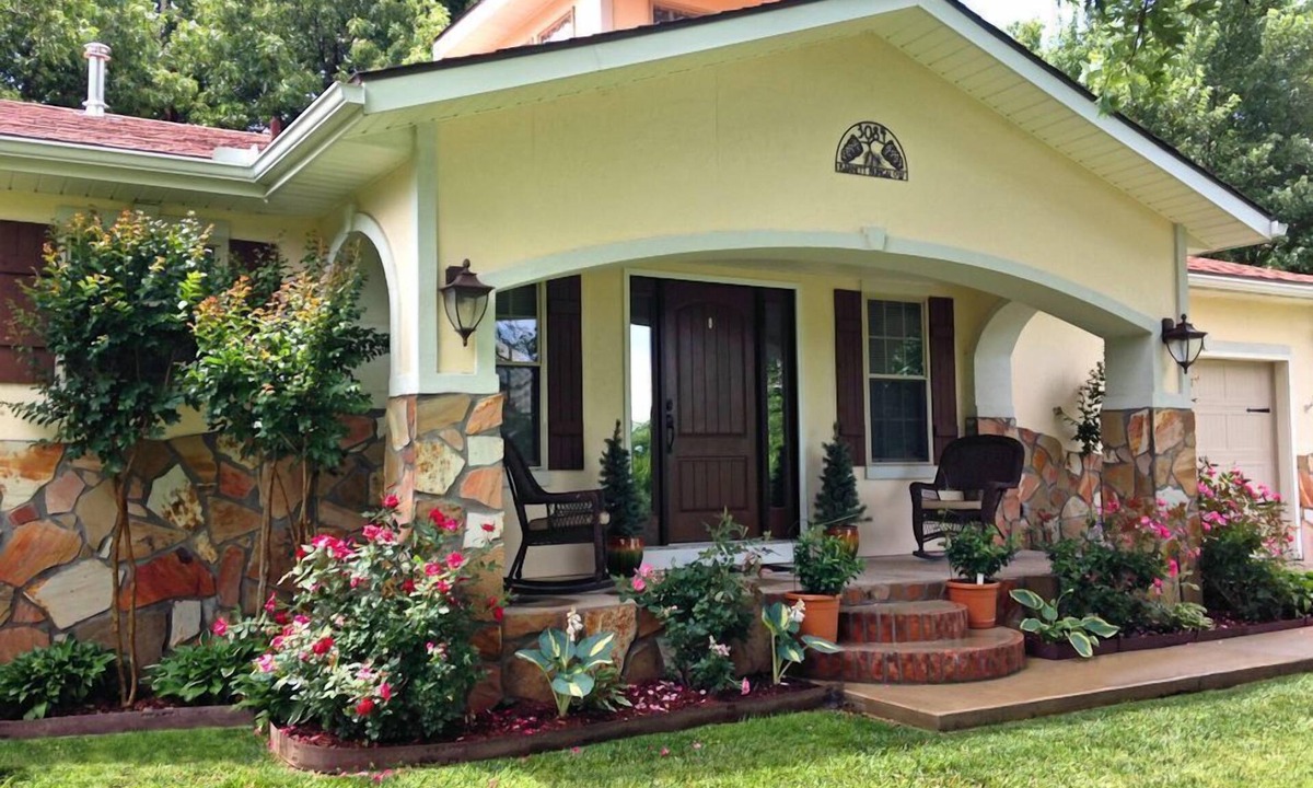 Springdale House | Tranquil Countryside Bungalow: A Blissful Retreat in Town Minutes From UofA!