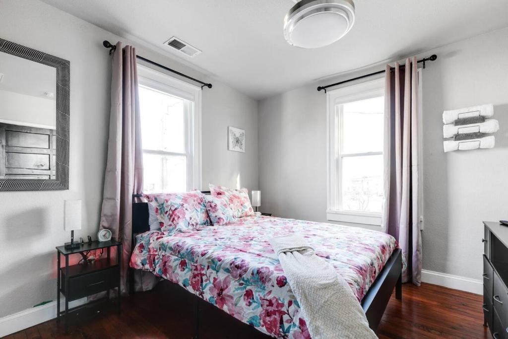 Church Hill Apartment | Tranquil Escape in Church Hill Near Libby Park