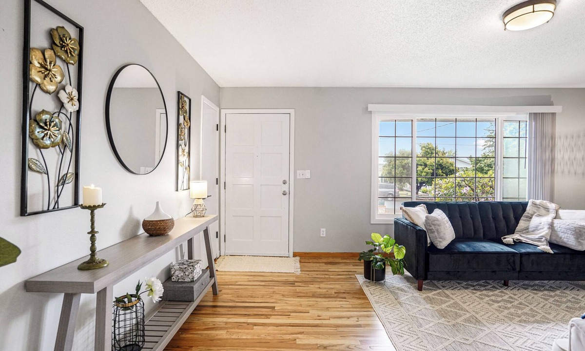 West Salem House | Tranquil Haven! fenced yard, laundry : extended stay