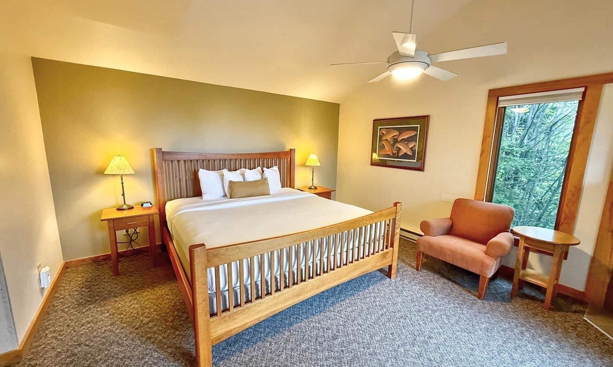 Lutsen Condo | Tranquil Hillside Lower 1BR Guestroom in Lutsen