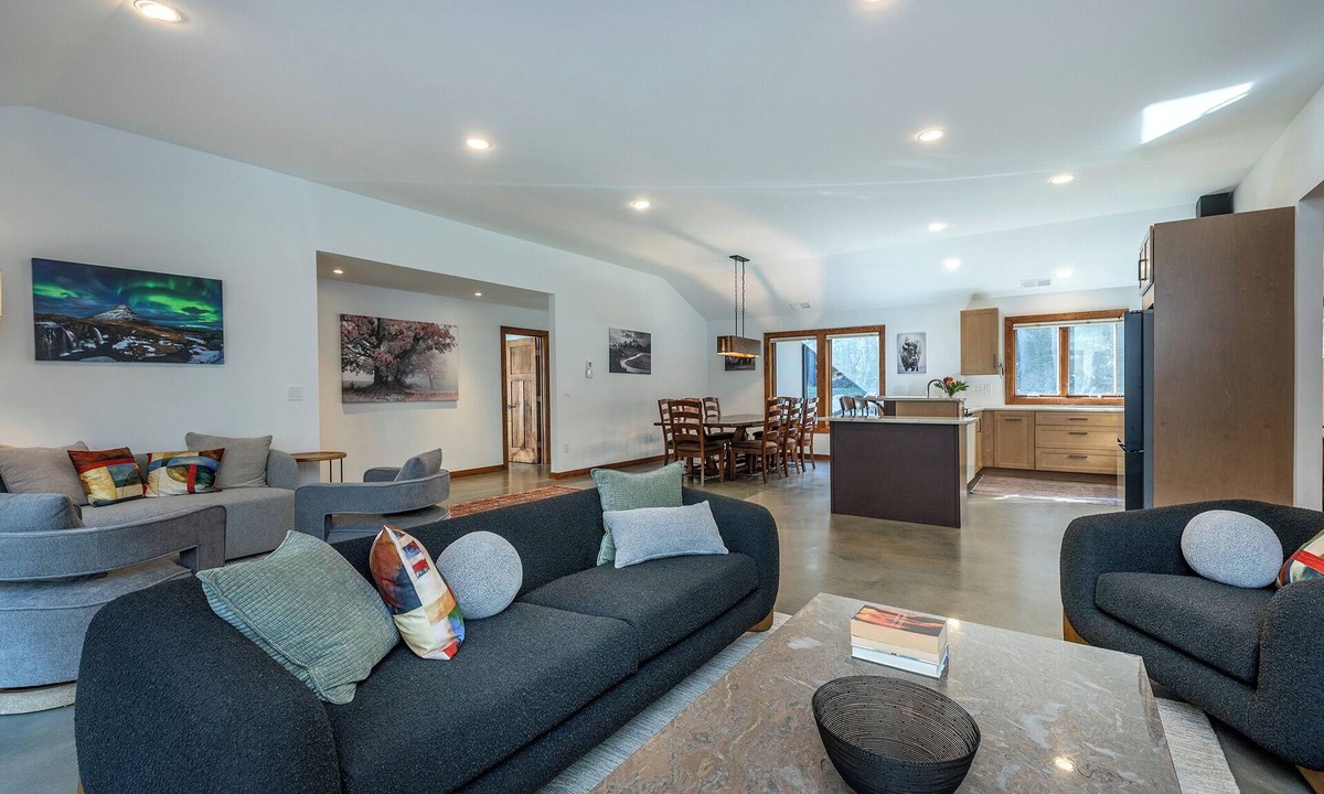 Litchfield House | Tranquil Home 10 mins from Mohawk Mountain: Skiing, hiking, nature!