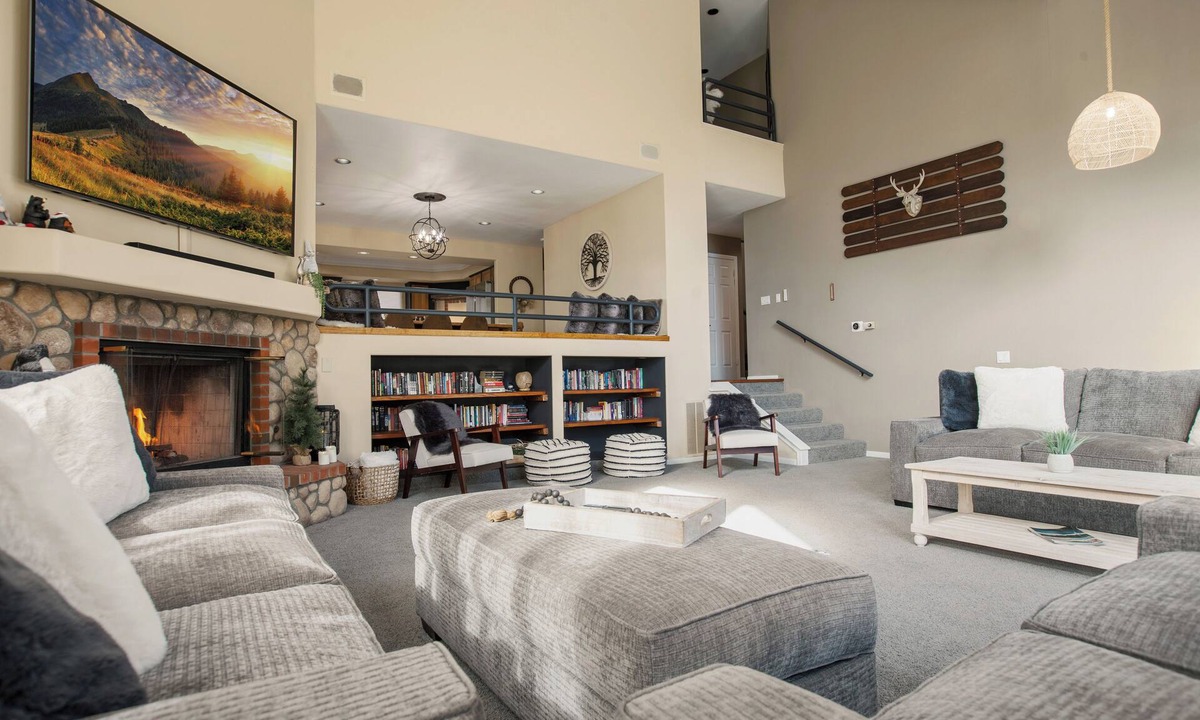 Running Springs House | Tranquil Home in Running Springs, CA, 5 Beds, Hot Tub, Game Room