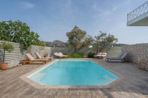 Aegina House | Tranquil house