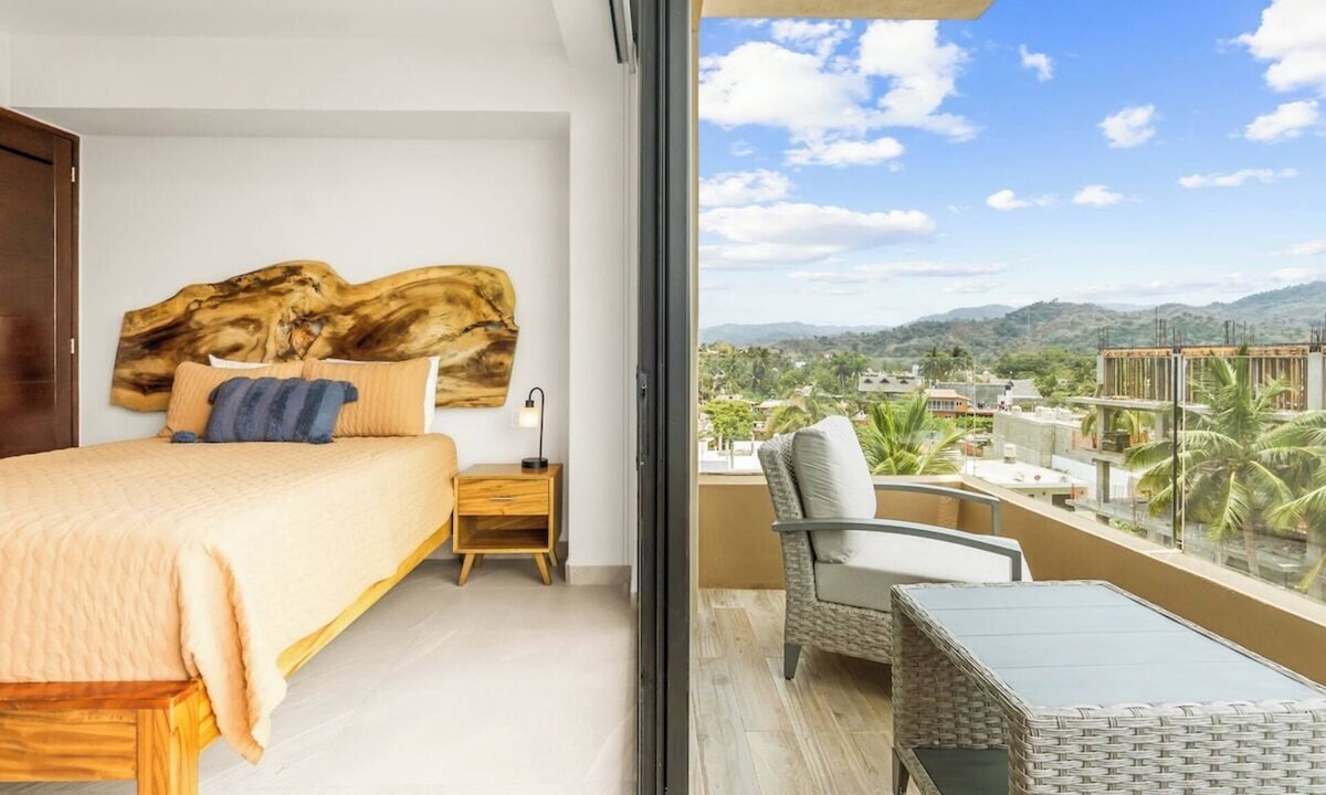 San Francisco Condo | Tranquil Jungle and Ocean View Penthouse with Pool and Hot Tub
