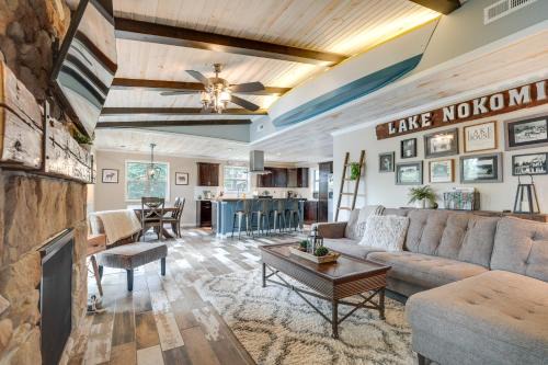 Tomahawk House | Tranquil Lakefront Cabin: Fire Pit, Grill & Patio