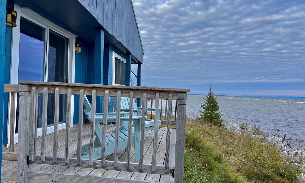 Paradise House | Tranquil Lakeside Retreat on Freighter's Bay in Paradise, Michigan